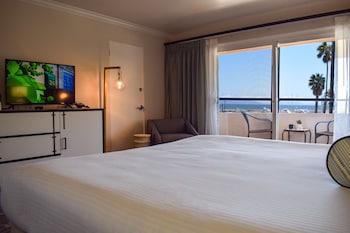 Room, 1 King Bed, Balcony, Ocean View (Harborside)