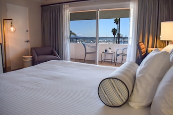 Room, 1 King Bed, Balcony, Ocean View (Harborside)