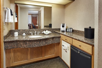Deluxe Room, 1 King Bed, Fireplace