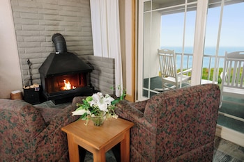 Deluxe Room, 1 King Bed, Patio, Ocean View