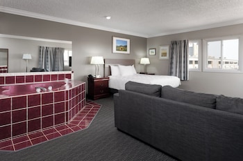 Suite, 1 Queen Bed, Non Smoking, Jetted Tub (Full Kitchen)