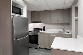 Deluxe Room, 1 King Bed, Non Smoking, Kitchen (Ground Floor)