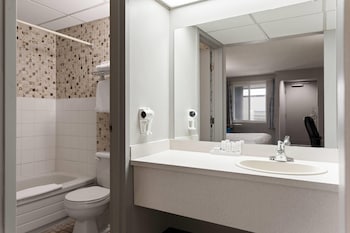 Deluxe Room, 1 King Bed, Non Smoking, Kitchen (Ground Floor)