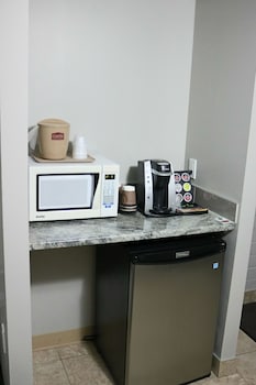 Room, 1 Queen Bed, Non Smoking, Ground Floor