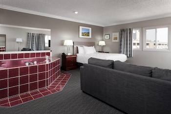 Suite, 1 Queen Bed, Non Smoking, Jetted Tub (Full Kitchen)