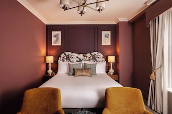 Deluxe Room, 1 King Bed with Sofa bed
