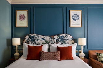 Standard Room, 1 Queen Bed