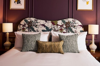 Deluxe Room, 1 King Bed, Ensuite, City View