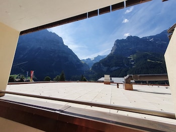 Double Room with partial Eiger view, Balcony