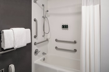 Suite, 1 King Bed (Mobility Accessible, Tub)