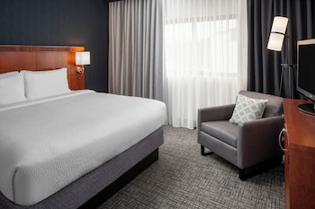 Suite, 1 King Bed (Mobility Accessible, Tub)