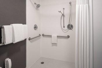 Room, 2 Queen Beds (Mobility Accessible, Roll-In Shower)