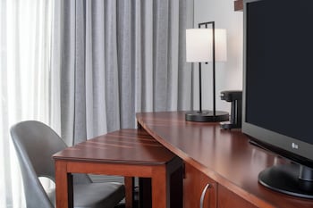 Room, 1 King Bed (Mobility Accessible, Tub)