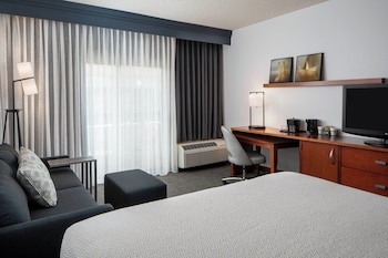 Room, 1 King Bed (Mobility Accessible, Tub)