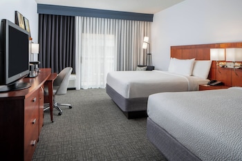 Room, 2 Queen Beds (Mobility Accessible, Roll-In Shower)