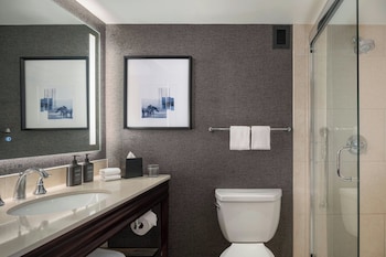 Deluxe Room, 1 King Bed (Guest, Club lounge access)