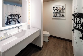 Room, 1 King Bed (Urban)
