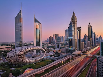 Deluxe Room (with Sheikh Zayed Road View)