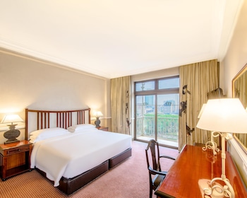 Executive Suite, Corner (Regency)