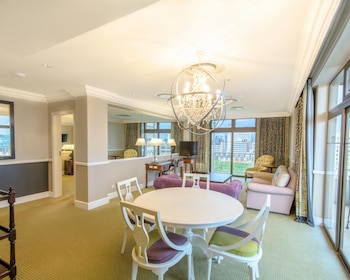 Executive Suite (Regency)