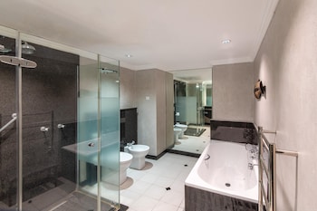 Executive Suite, Corner (Regency)