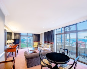 Executive Suite, Corner (Regency)