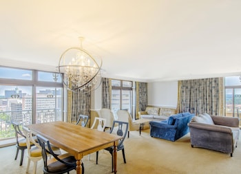 Executive Suite (Regency)