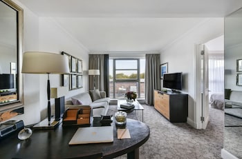 Regency, Suite, Balcony