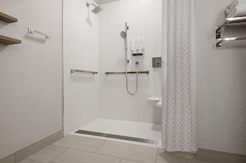 Room, 1 King Bed (Hearing Accessible)