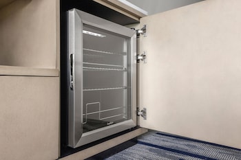Room, 1 King Bed (Hearing Accessible)