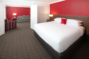 Suite, 1 King Bed, Non Smoking