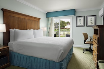 Standard Room, 1 King Bed, Refrigerator & Microwave, Garden View (2nd Floor)