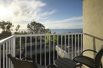 Standard Room, 1 King Bed, Balcony, Ocean View (2nd Floor)