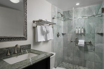 Standard Room, 1 Queen Bed, Non Smoking, Kitchenette (1st Floor)