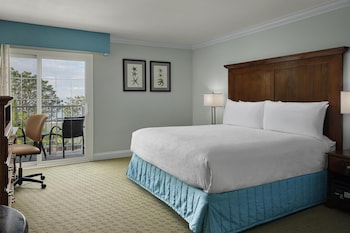 Standard Room, 1 King Bed, Balcony, Ocean View (2nd Floor)