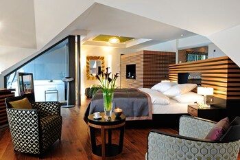 Penthouse Spa Suite Lakeside