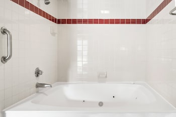 Room, 1 King Bed (Jacuzzi)