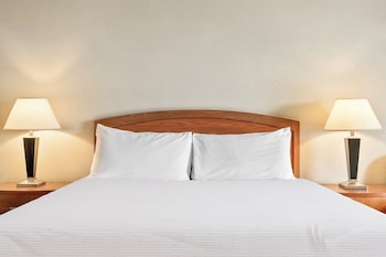 Traditional Room, 2 Queen Beds, Accessible (Walk-in Shower)
