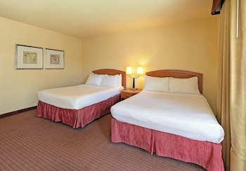 Traditional Room, 2 Queen Beds, Accessible (Walk-in Shower)
