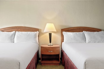 Traditional Room, 2 Queen Beds, Accessible (Walk-in Shower)