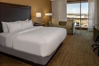 Room, 1 King Bed, Airport View