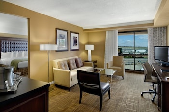 Deluxe Suite, 1 King Bed (with Sitting Area)