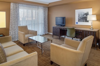 Deluxe Suite, 1 King Bed (with Sitting Area)