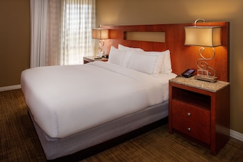 Deluxe Suite, 1 King Bed (with Sitting Area)