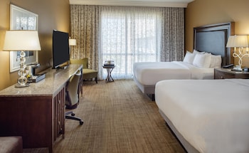 Room, 2 Queen Beds, Airport View