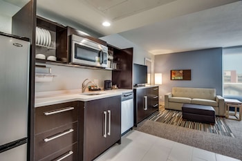 Suite, 1 Queen Bed, Accessible (Hearing)