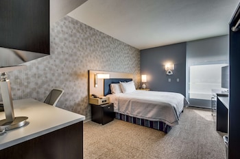 Studio, 1 King Bed, Accessible (Mobility & Hearing, Roll-in Shower)