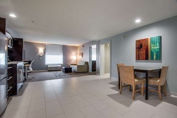 Suite, 1 Queen Bed, Accessible (Hearing)