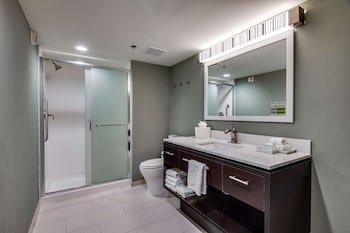 Suite, 1 Queen Bed, Accessible (Hearing)