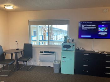 Standard Room, 2 Queen Beds, Non Smoking, Partial Ocean View